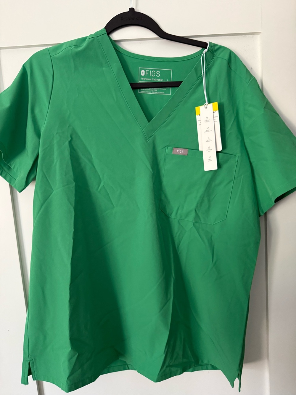 FIGS Women’s V-Neck Scrub Top Green